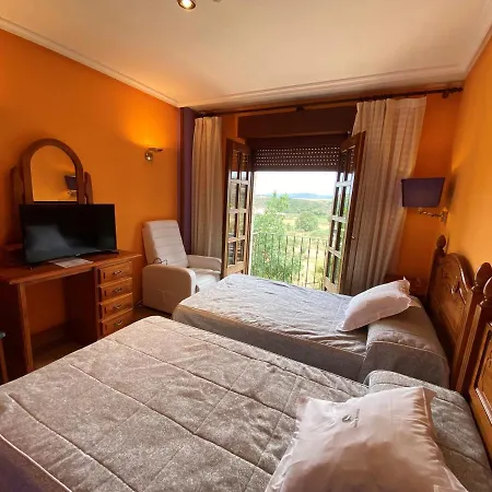 Hotel Tierra De Lobos 3*