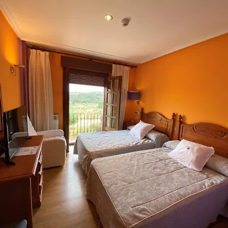 Tierra De Lobos Hotel 3*