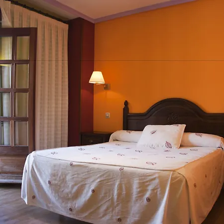 Tierra De Lobos Hotel 3*