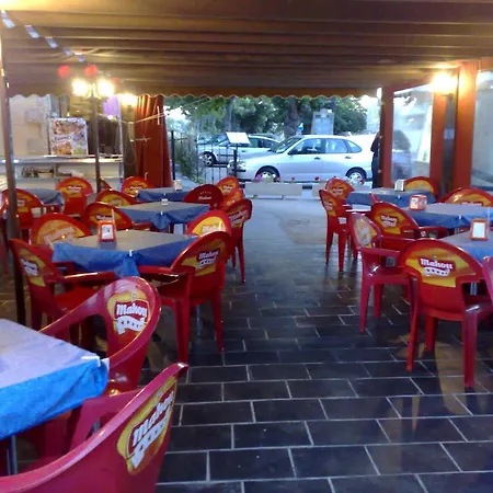Tierra De Lobos מלון