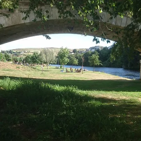 Hotel Tierra De Lobos